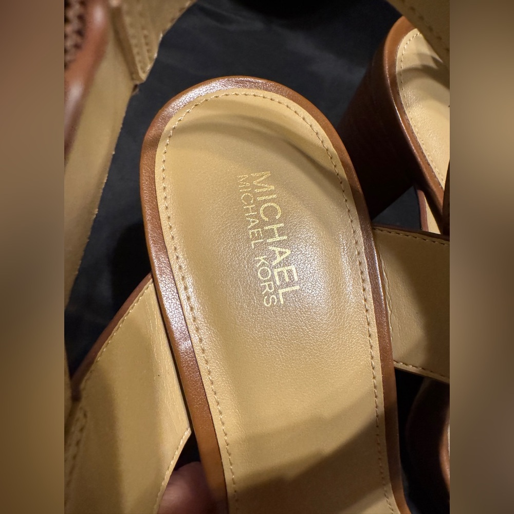 NWOT Michael Kors Becker T-Strap Platform Brown Leather Sandals Size 9 - Picture 10 of 10